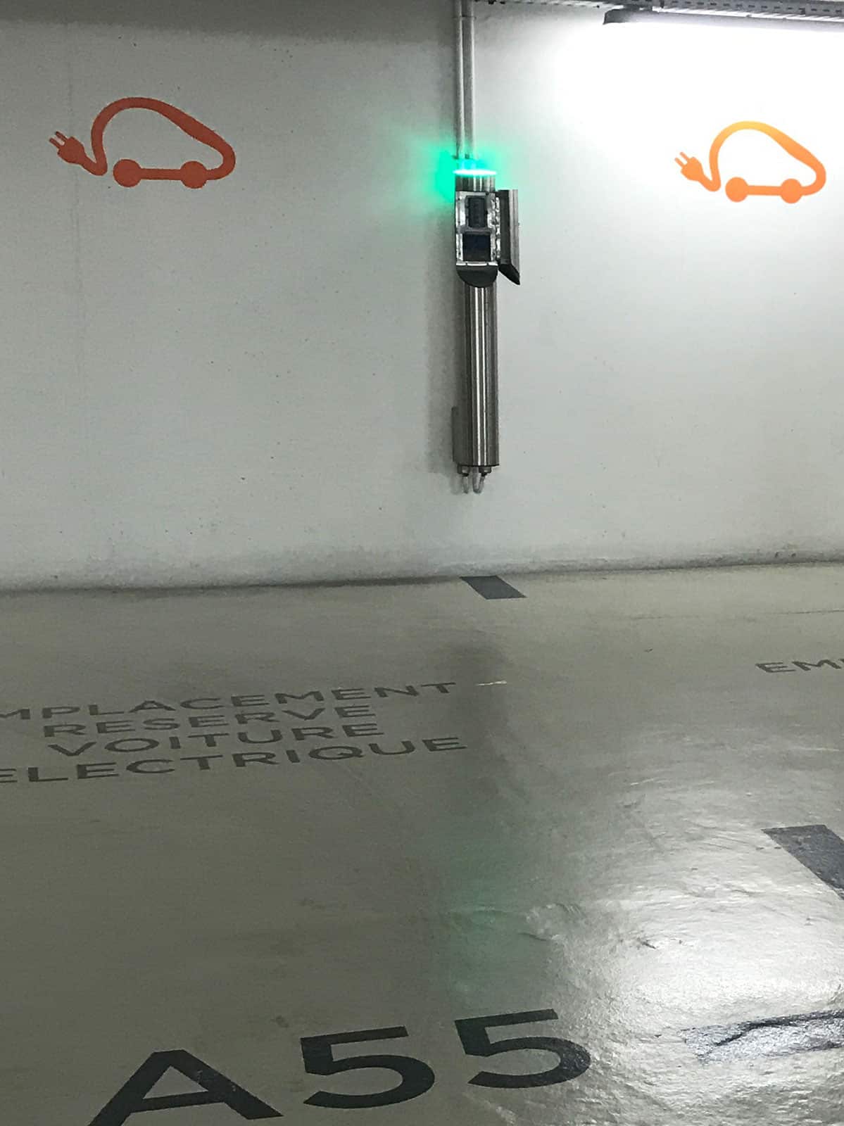 elexent-borne-recharge-parking-souterrain-vehicule-electrique-icade borne de recharge parking souterrain véhicule électrique Icade